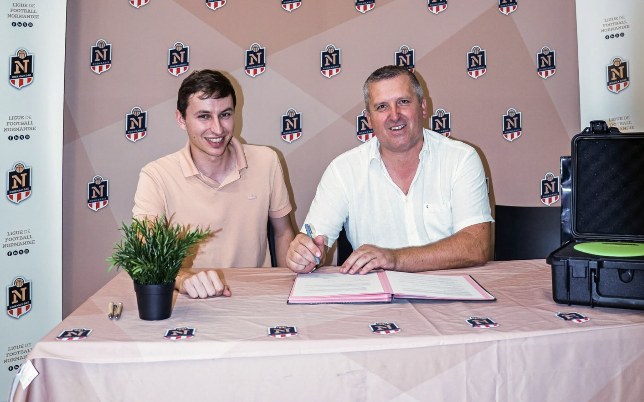 Romain FERET, Président de la Ligue de Football de Normandie avec Thomas Delaunay, dirigeant de la société Delaunay productions.